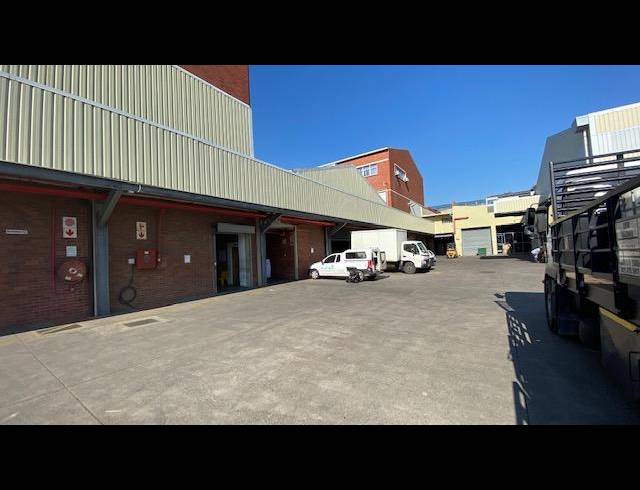 1,310M² WAREHOUSE TO LET IN WESTMEAD